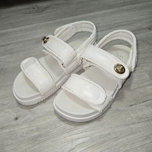 Womens Sz 7 Sandals with Gold Accent